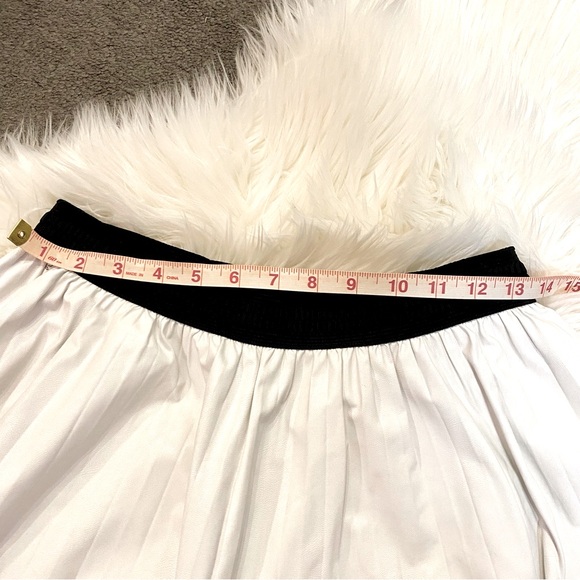 White Faux leather pleated skirt - Picture 6 of 6
